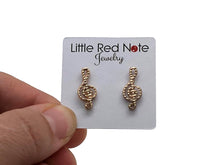 Load image into Gallery viewer, Stud Earrings Treble Clef Lined Gold
